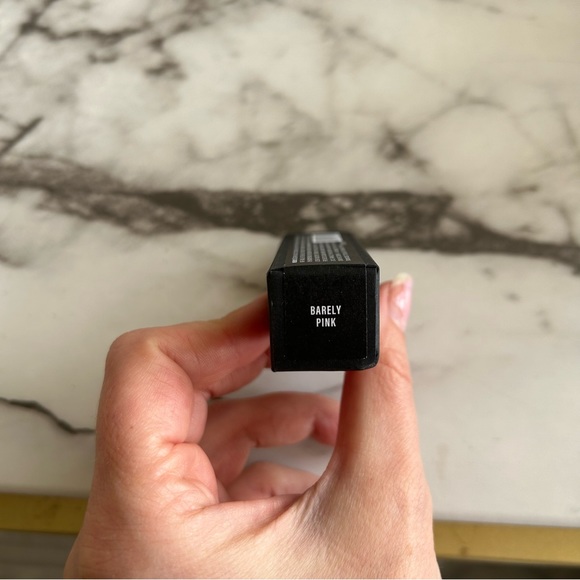 NEW Makeup by Mario Moisture Glow Plumping Lip Color - Barely Pink - Picture 2 of 6